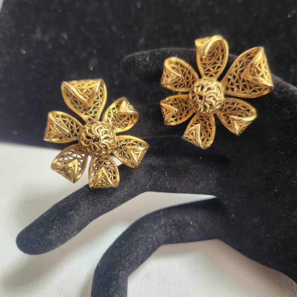 Vintage Gold Tone Filigree Flower Clip On Earrings Statement Floral Jewelry